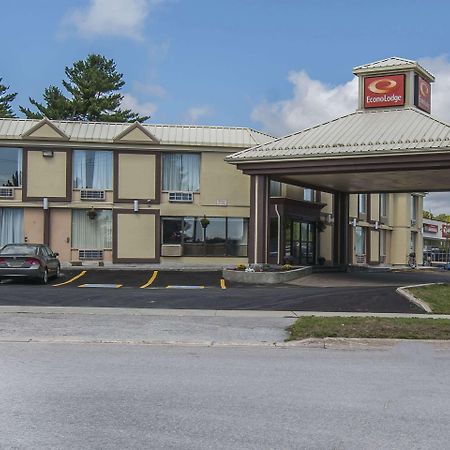 Econo Lodge Orillia Luaran gambar