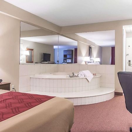 Econo Lodge Orillia Luaran gambar