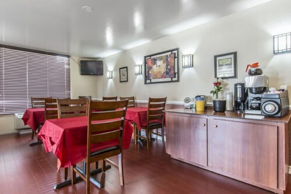 Econo Lodge Orillia Luaran gambar
