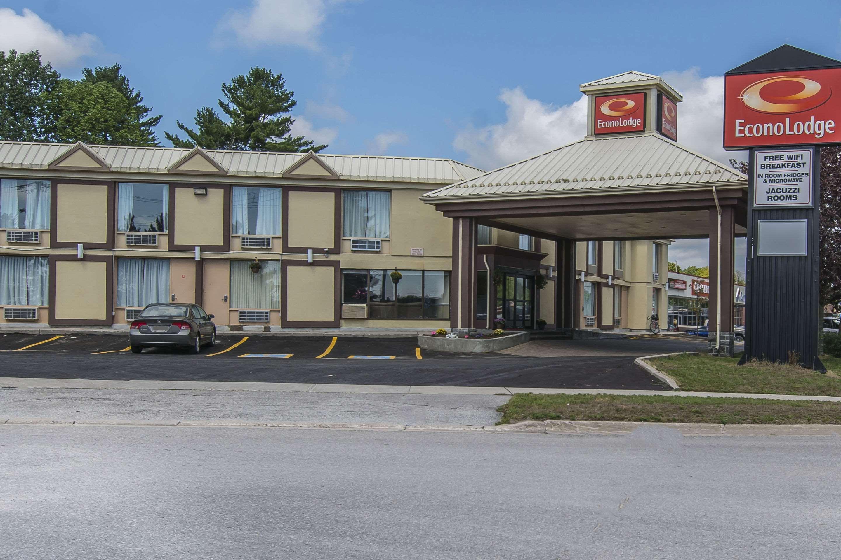 Econo Lodge Orillia Luaran gambar