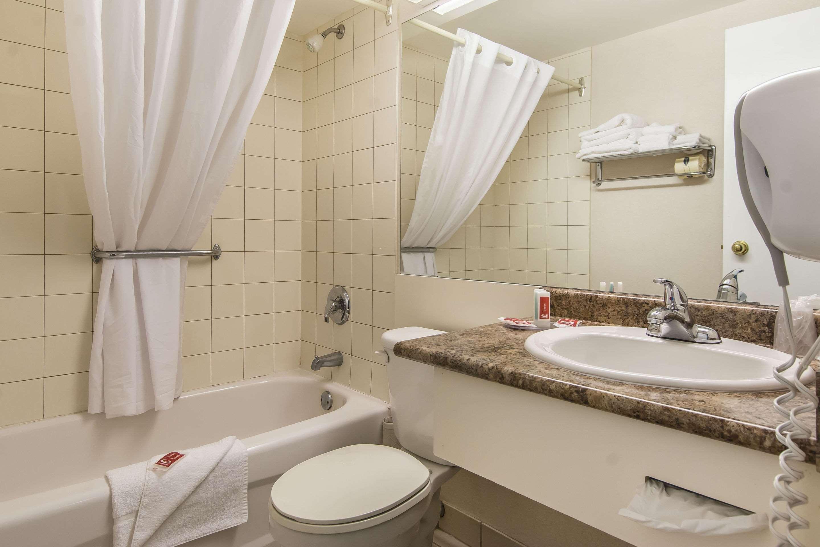 Econo Lodge Orillia Luaran gambar