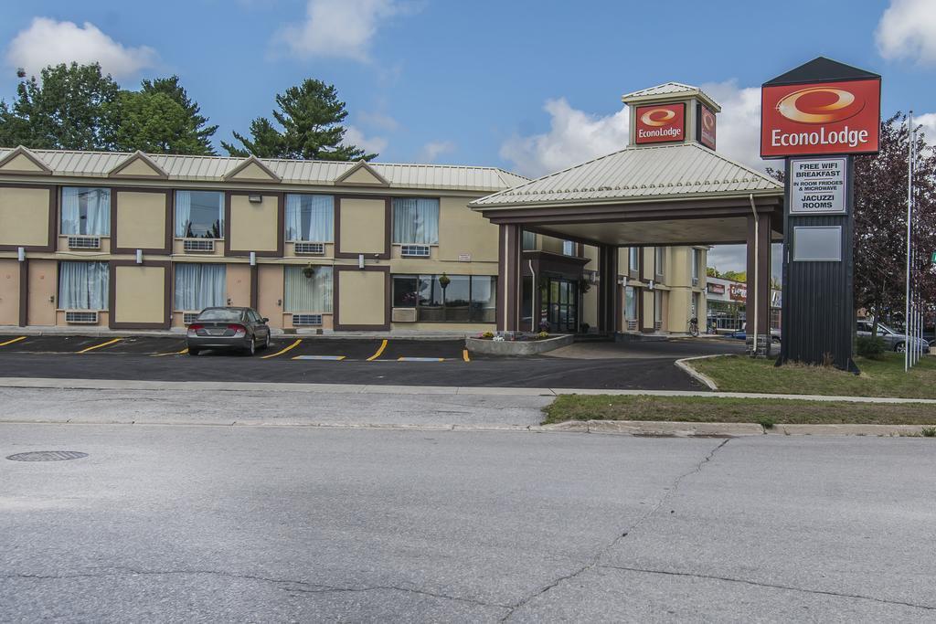Econo Lodge Orillia Luaran gambar