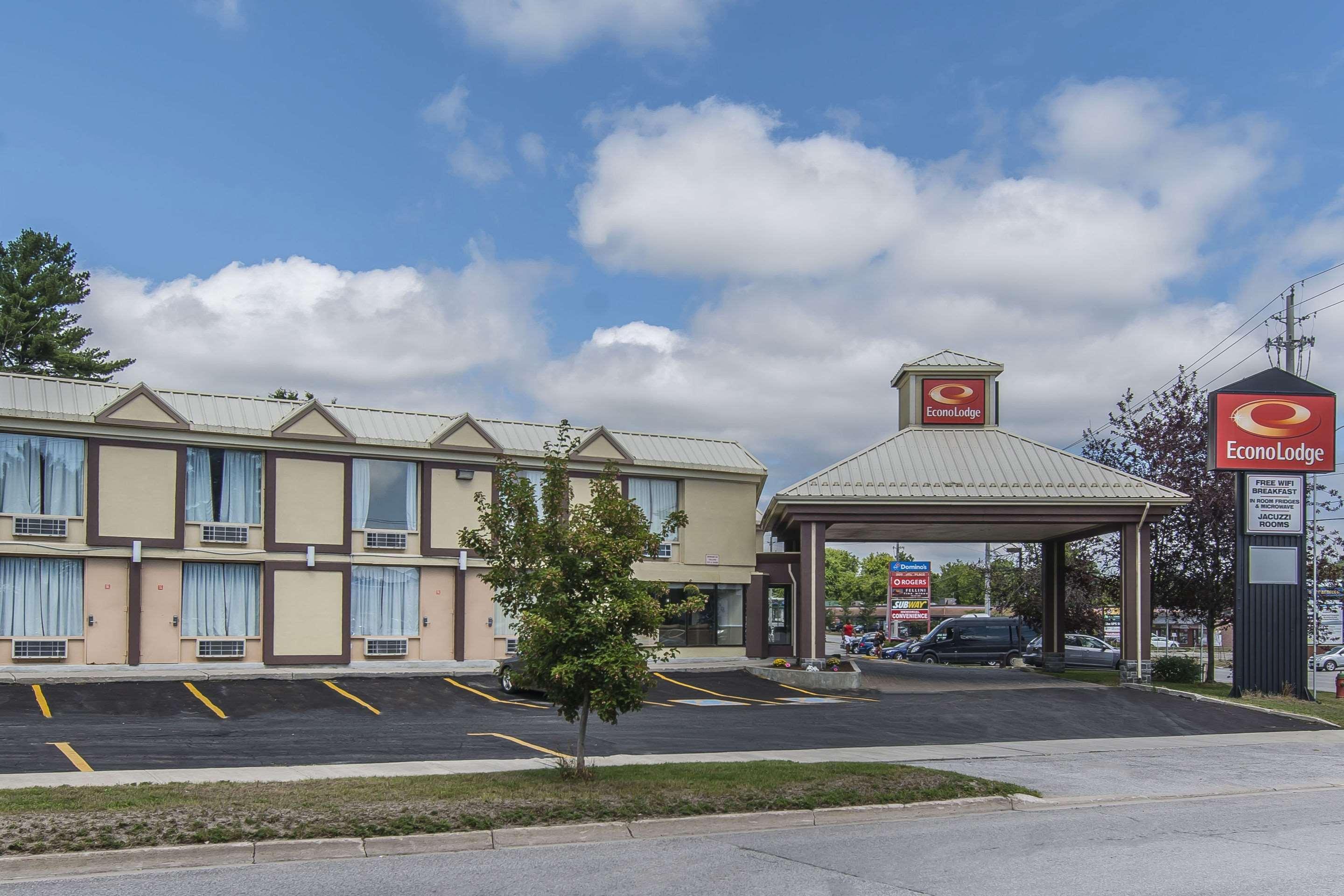 Econo Lodge Orillia Luaran gambar