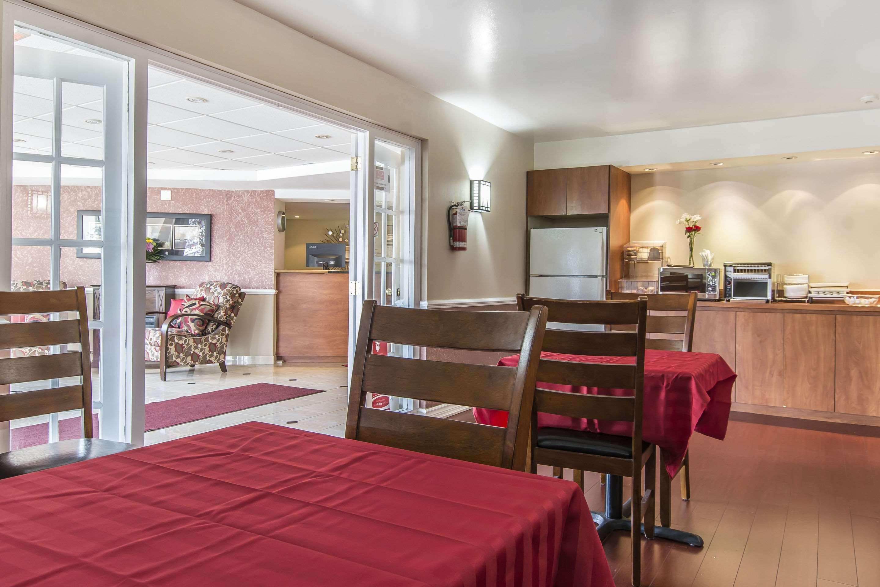 Econo Lodge Orillia Luaran gambar