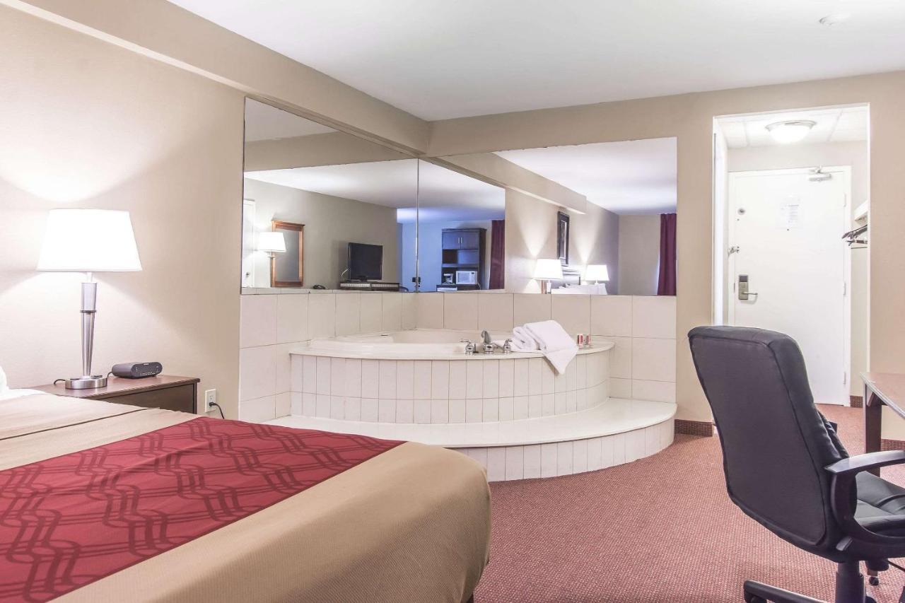 Econo Lodge Orillia Luaran gambar